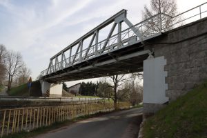 Koleją do Karpacza - most przez rzekę Łomnica
